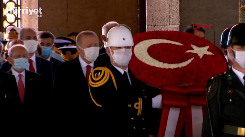 Devlet erkanı, Cumhuriyeti'nin 97. kuruluş yıl dönümü dolayısıyla Anıtkabir'de