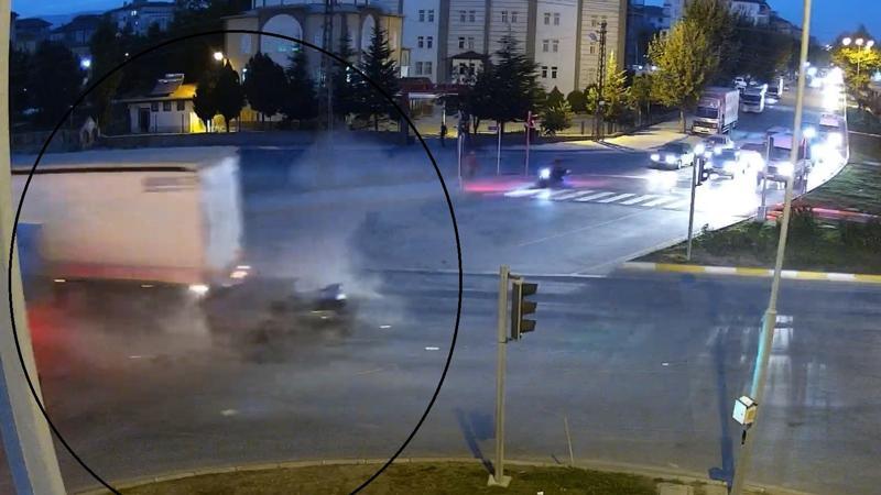 Freni boşalan kamyon dehşet saçtı! işte o anlar...