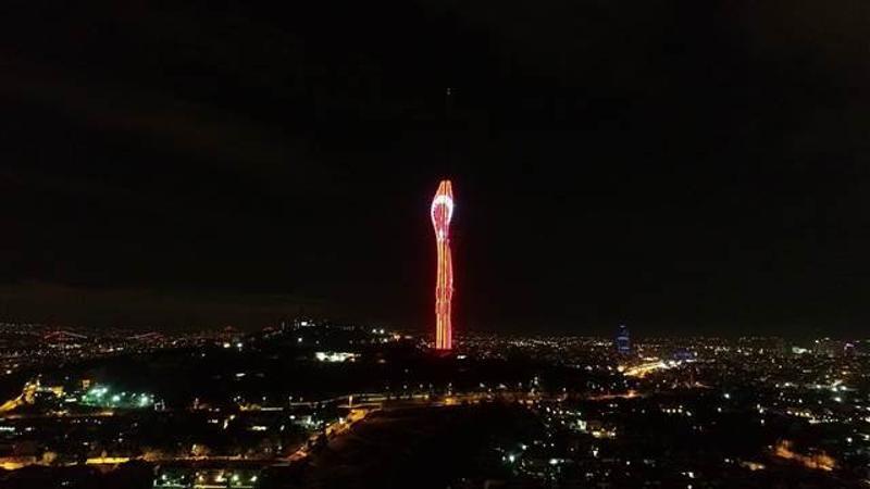 Küçük Çamlıca TV ve Radyo Kulesi'nde 'Cumhuriyet' temalı ışık gösterisi yapıldı