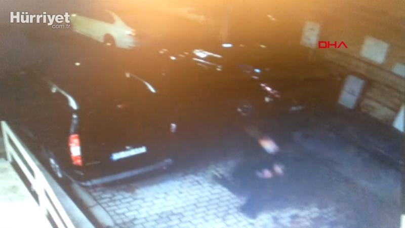 İzmir'de cinayet zanlısının kaçış anı güvenlik kamerasına yansıdı