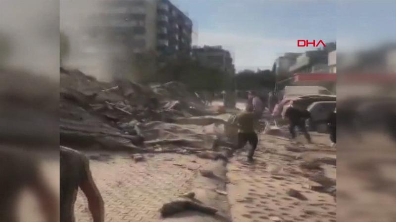 İzmir'de depremden hemen sonra çekilen görüntüler, panik anları kamerada