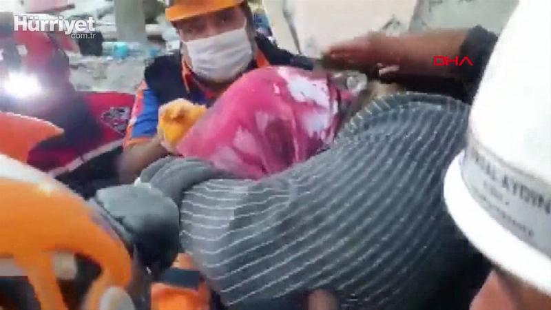Yaşlı kadın enkazdan böyle kurtarıldı