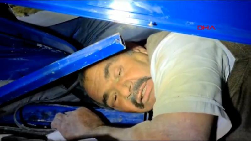 Halim Sarı, enkazdan 26 saat sonra yaralı olarak böyle kurtarıldı