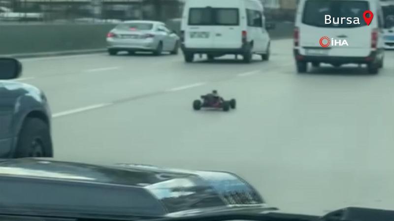 Oyuncak yarış arabası Bursa trafiğini birbirine kattı