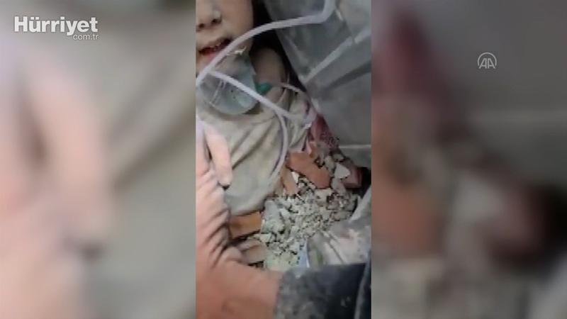 Ayda bebeğin enkaz altındaki görüntüleri