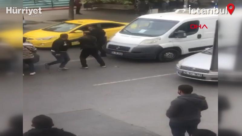 Kadıköy'de sopalı yol verme kavgası kamerada