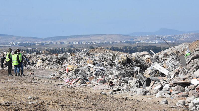 Son dakika haber... İzmir depremi enkazdaki eşyalar özel alanda muhafazaya alındı