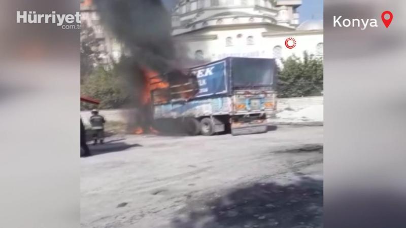 Konya’da park halindeki kamyon yandı
