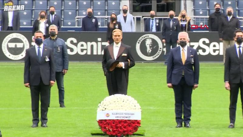 Fenerbahçe Stadı'nda Atatürk için saygı zinciri oluşturuldu