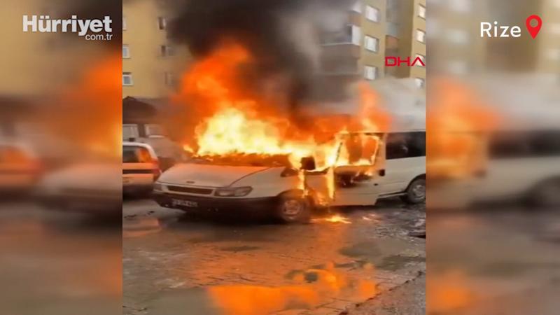 Rize'de, park halindeki minibüs alev alev yandı
