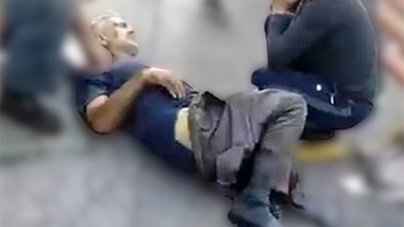 Depodaki demir profiller devrildi, altında kalan bisikletli hurdacı yaralandı