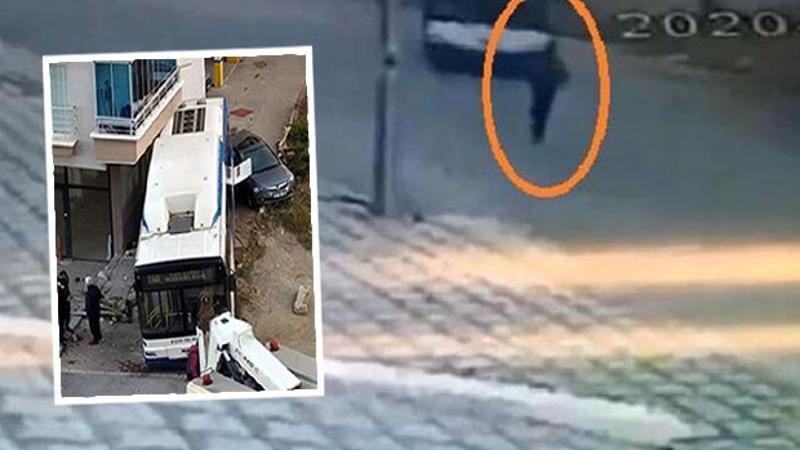 Freni boşalan belediye otobüsünün apartmana çarpma anı kamerada