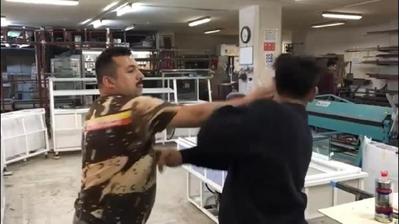 Beyin ameliyatı geçirmiş çocuğa dayak ve işkence! Görüntülerin devamı korkunç