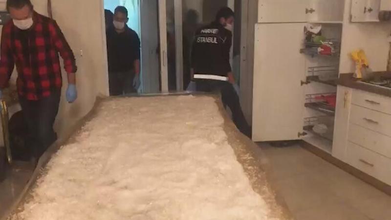 İstanbul'da 40 kilogram uyuşturucunun ele geçirildiği operasyon kamerada