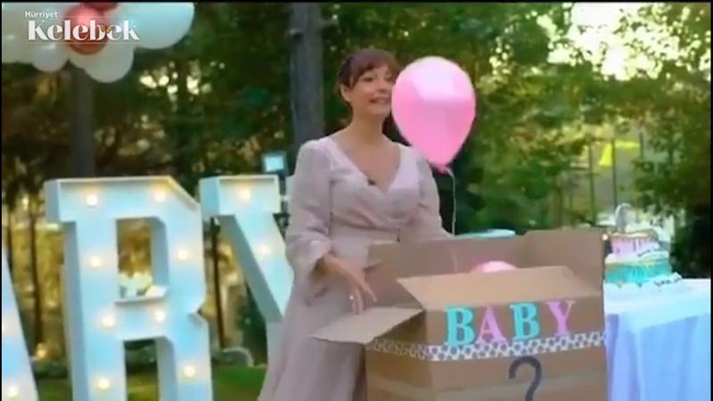 Oyuncu Özge Özder bebeğinin cinsiyetini açıkladı
