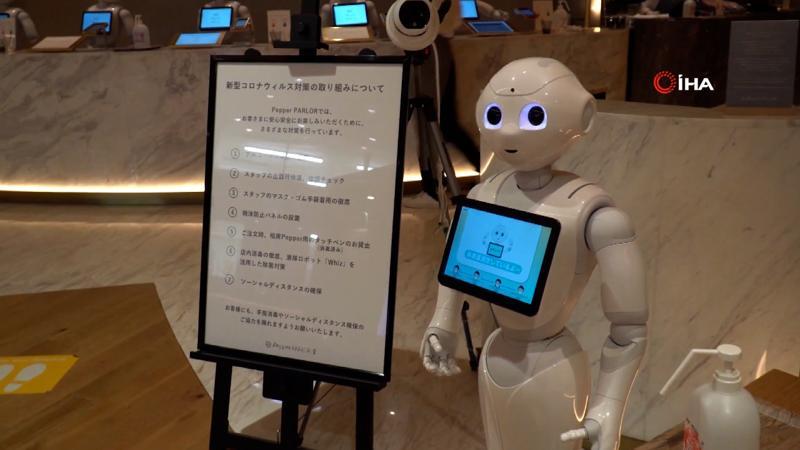 Japonya’da robot garsonlar görev başında