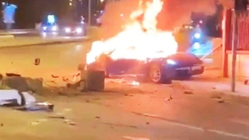 Ataşehir'de kaza yapan lüks otomobil alev alev yandı