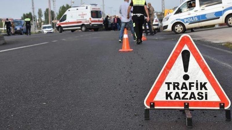 Otomobille, kamyonet çarpıştı: Ölü ve yaralılar var