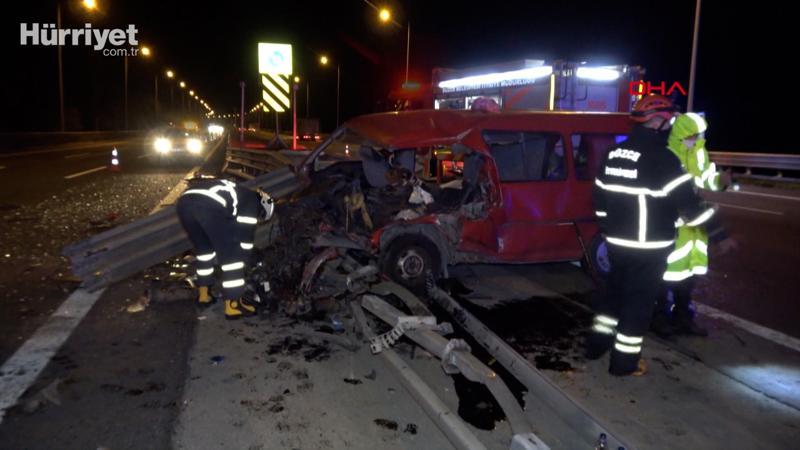 Düzce'de TEM karayolunda minibüs bariyerlere çarptı 7 yaralı