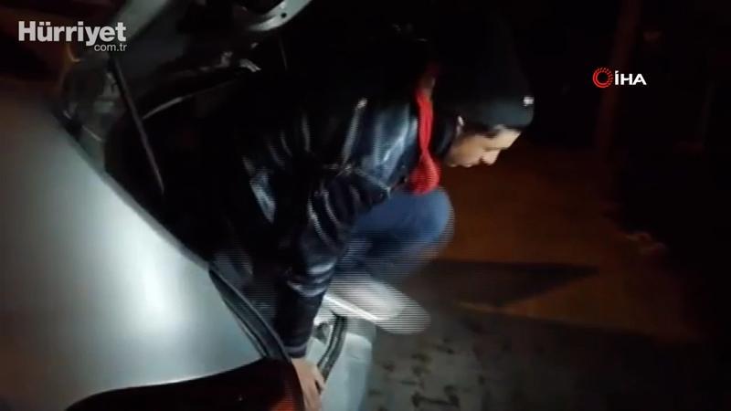 ‘Dur’ ihtarına uymayan otomobilin bagajında bile düzensiz göçmen çıktı