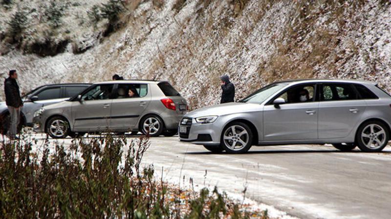 Son dakika haber... Yedigöller yolu kar ve buzlanma nedeniyle trafiğe kapatıldı