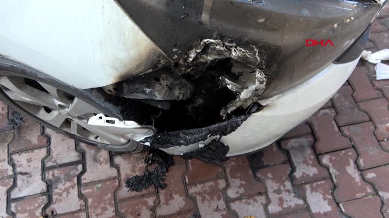 Esenyurt'ta park halindeki otomobili kundaklayıp böyle kaçtı
