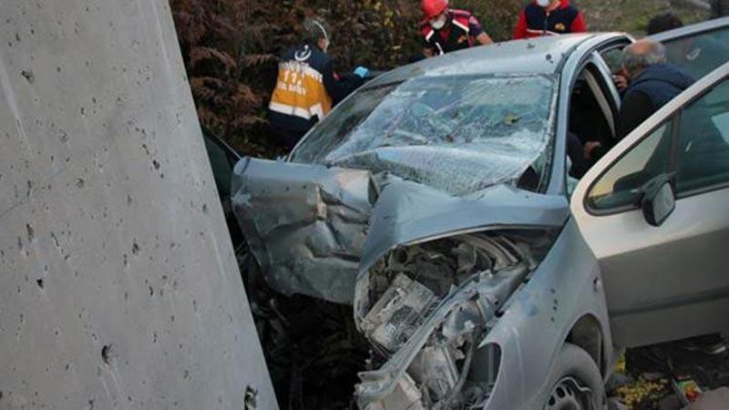 Otomobil istinat duvarına çarptı: 2 ölü, 2 yaralı