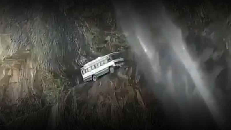 Uçurum kenarında daracık bir yol