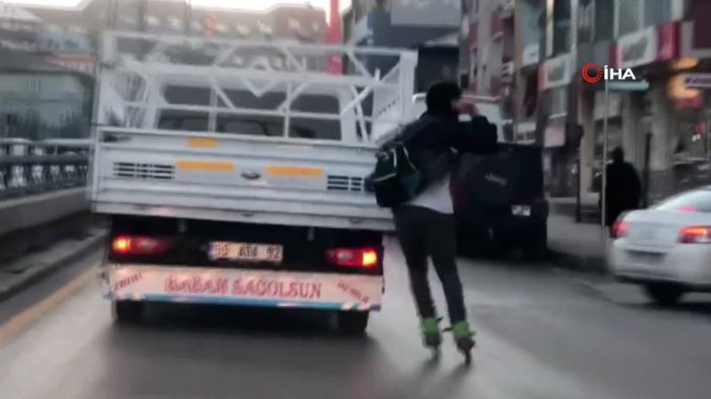 Yürekler ağza geldi! Gençlerin tehlikeli yolculuğu kamerada