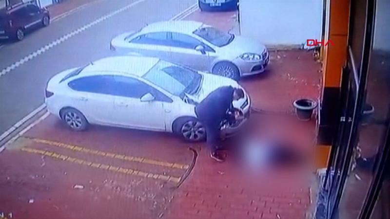 Esenyurt'ta genç kız plazanın 18. katından düşme anı kamerada