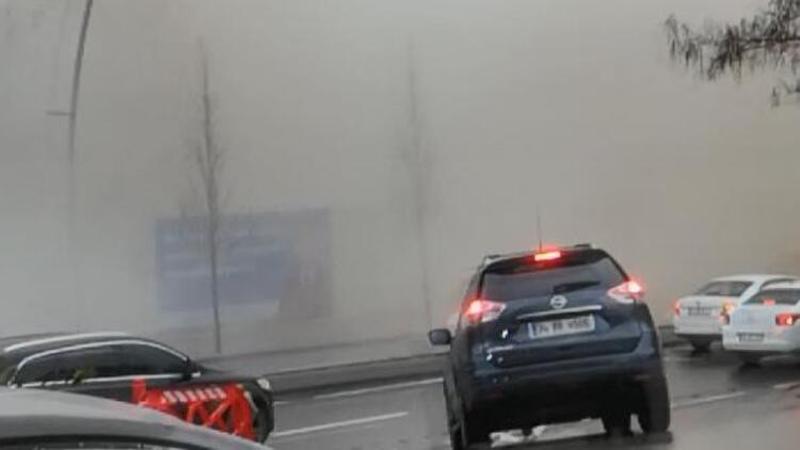 Kontrollü yıkımda binanın bir kısmı çöktü; yan binanın camları kırıldı