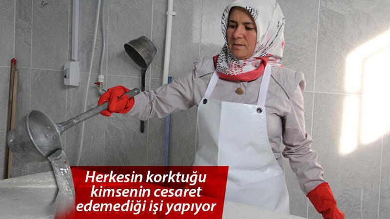 Mesleğini duyan korkup kaçıyor! Mersin'de kimsenin cesaret edemediği işi yapıyor