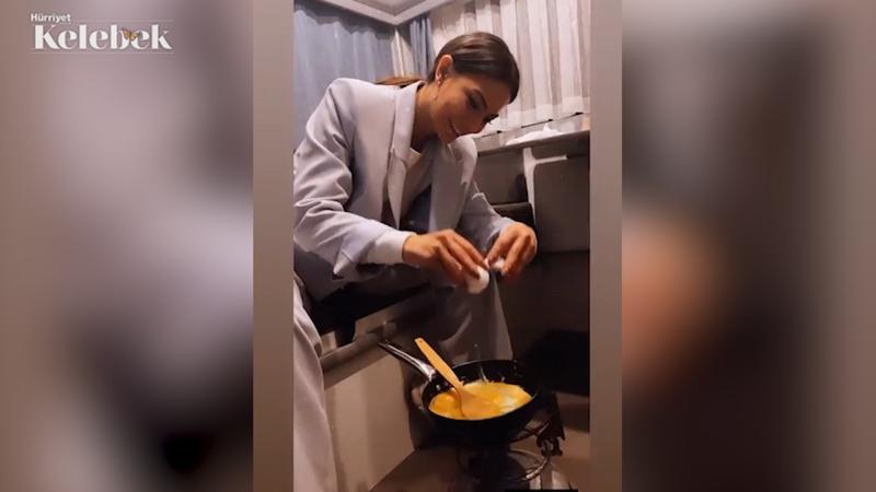 Demet Özdemir karavanda omlet yaptı