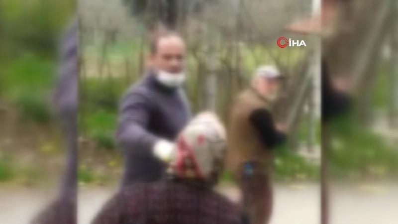 Yavru köpekleri annelerinden ayıran görevlileri uyaran gence ilginç tepki