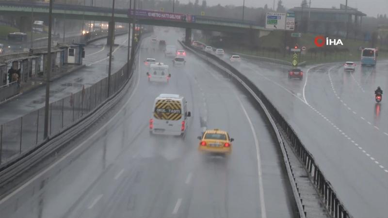 İstanbul’da beklenen yağış etkili olmaya başladı