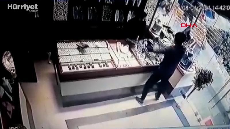 Çekmeköy'deki kuyumcu soygunu güvenlik kamerasında