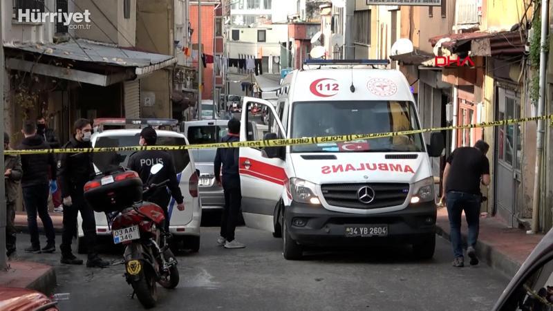 Beyoğlu'nda bir evde battaniyeye sarılmış kadın cesedi bulundu
