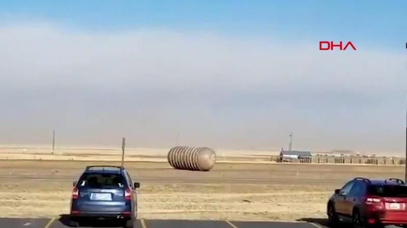 ABD'de fırtınayla sürüklenen dolu yakıt tankı trafikte panik yarattı
