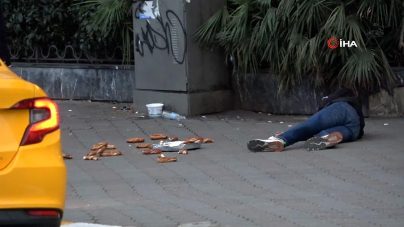 Taksim'de yine aynı vicdansızlık! Simitçi gibi gezip bayılma numarası yaptı