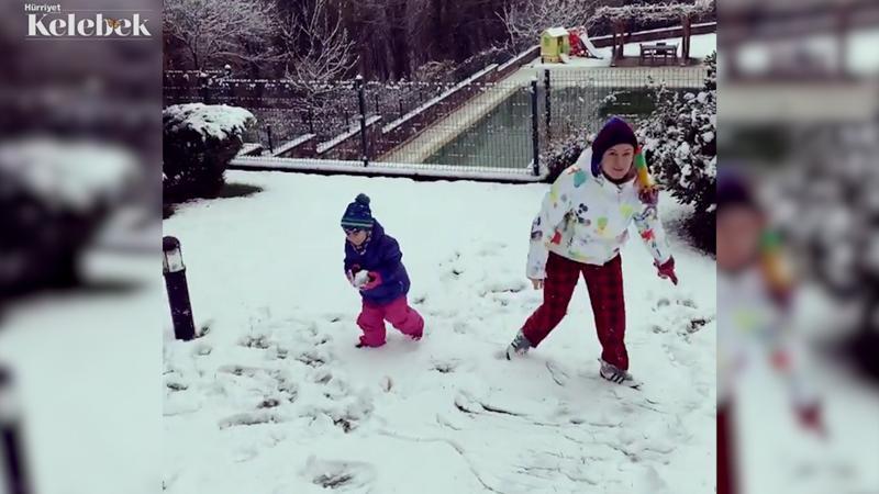 Ceyda Düvenci ve ailesinin kar sevinci