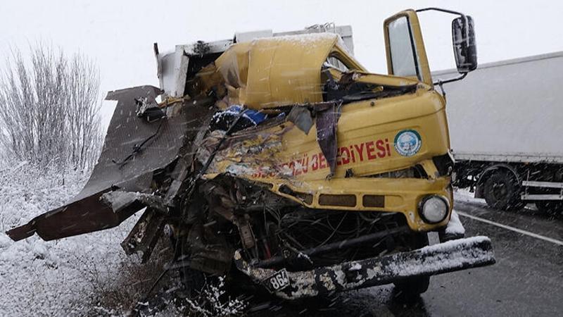 Çorum'da zincirleme kaza: Ölü ve yaralılar var