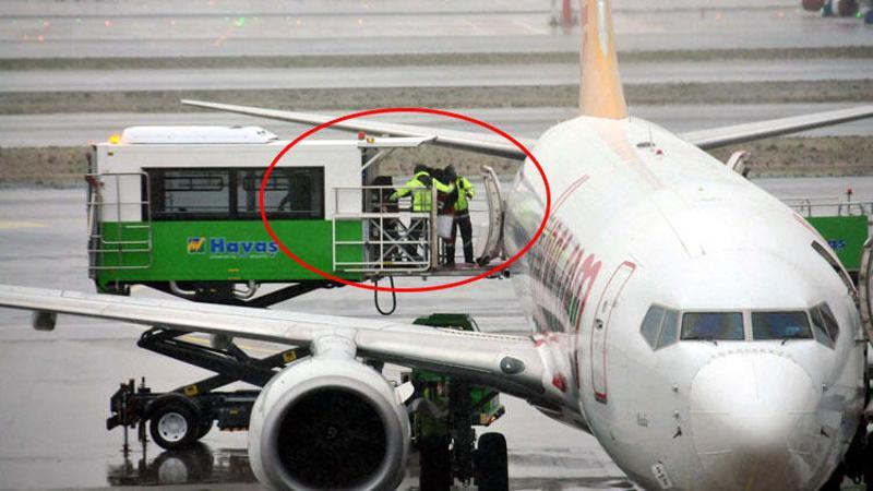 Bir yolcunun bilinç kaybı yaşaması üzerine uçağı pilotu, İstanbul Havalimanı'na acil iniş yaptı