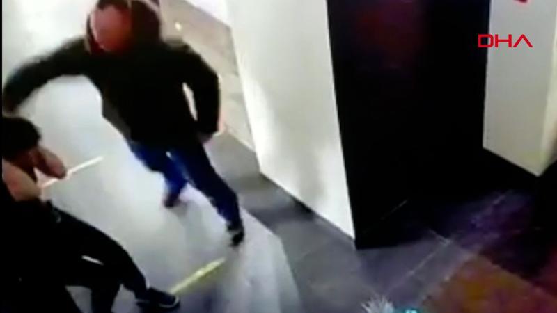 Dehşeti yaşattı! Kendisine içki satmayan kafedeki garson kadını dövdü