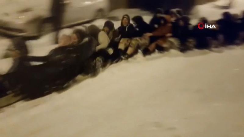 Bursa'da yoğun kar renkli görüntülere sahne oldu