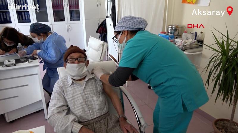 Aksaray'da huzurevi sakinlerine aşı vuruldu