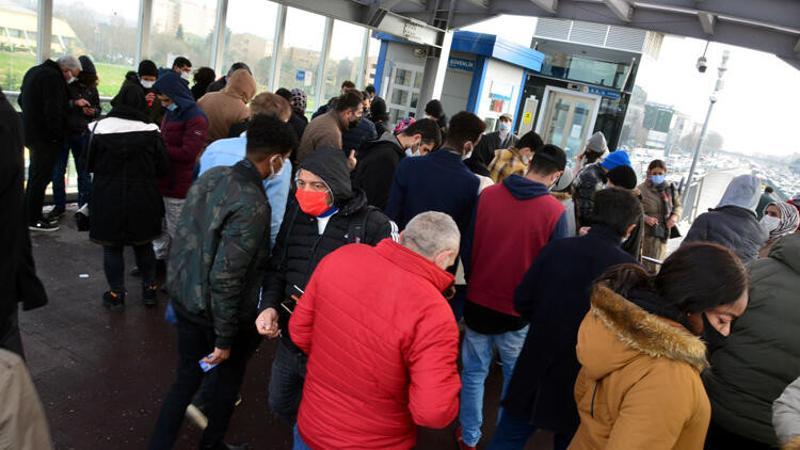 İstanbul'da HES kodunu eşleştirmeyenler metrobüslere binemedi