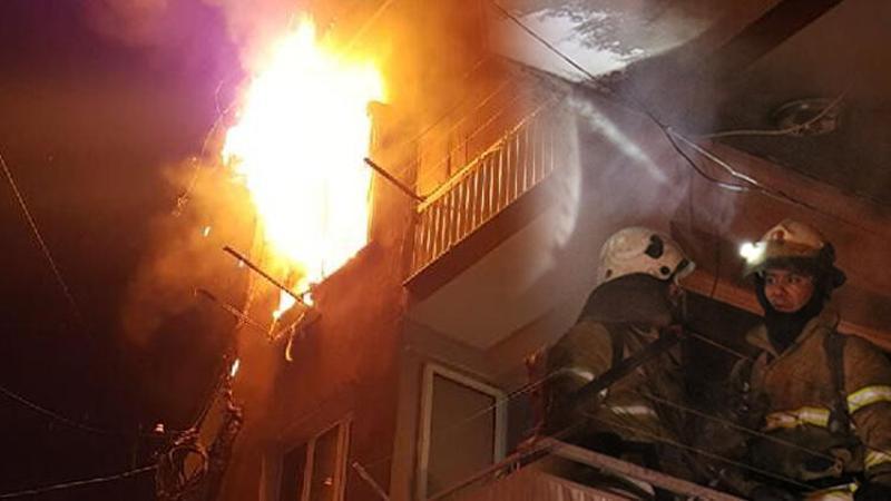 İzmir'de yangını gören gece bekçileri hayat kurtardı: 1'i çocuk 2 kişi dumandan etkilendi