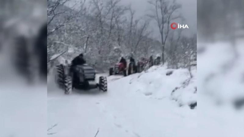 Karda traktörlerle drift yaptılar