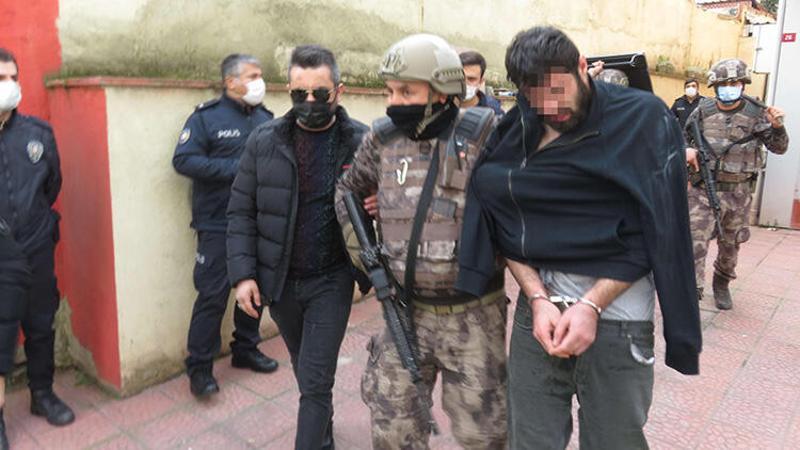 Ataşehir'de bir kişi kendisini eve kilitledi! Devreye özel harekat polisleri girdi