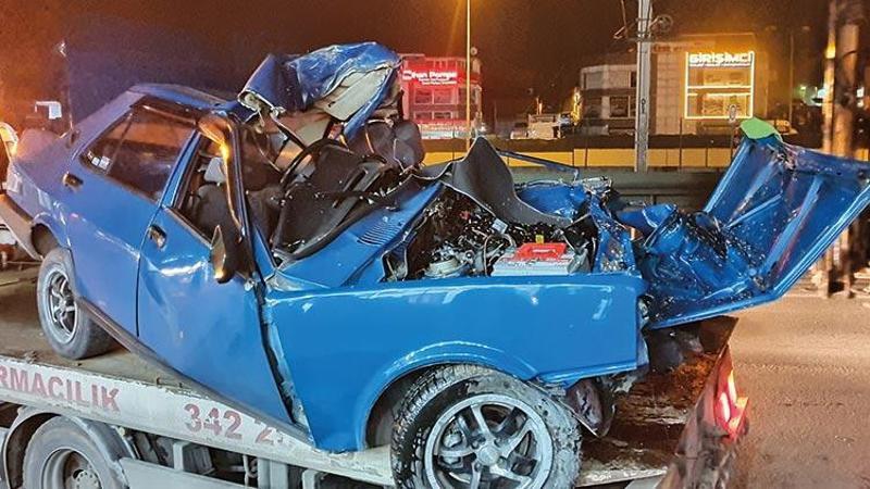 Bursa'da aşırı hız nedeniyle kontrolden çıkan otomobil ağaca çarptı, sürücü ağır yaralandı